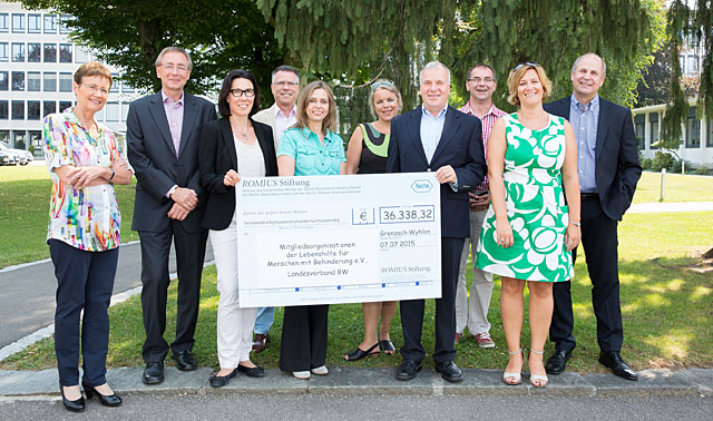 Romius Childrens Walk Scheckübergabe 2015