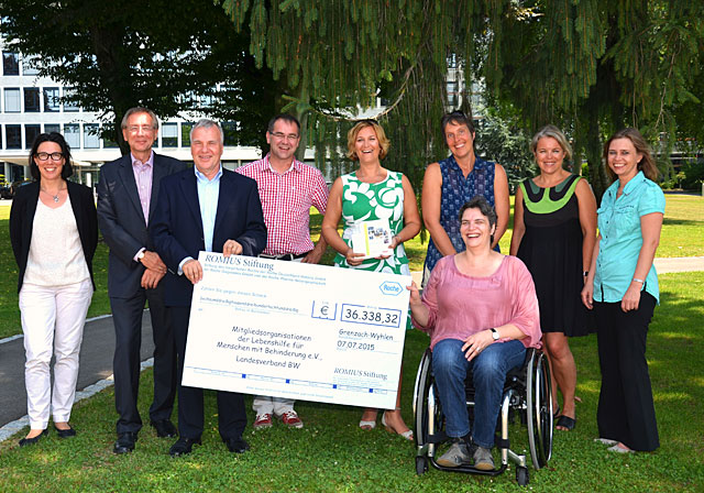 Romius Childrens Walk Scheckübergabe 2015