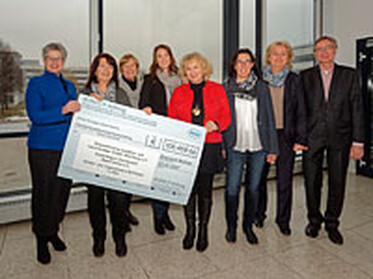 Erstmals sechsstellig: ROMIUS Stiftung überreicht Spendenscheck über 100.000 Euro für schwer kranke Kinder und Jugendliche